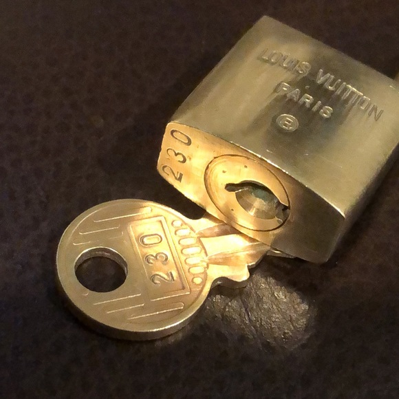 Vintage LV Louis Vuitton Padlock Lock & Key 230 - Picture 5 of 15